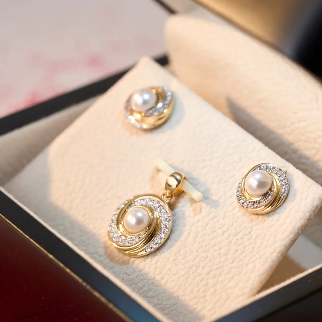 Pearly Swirly Diamond Earrings Pearly Swirly Diamond Pendant Prospective view