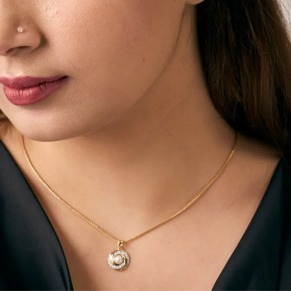 Pearly Swirly Lab Grown Diamond Pendant_in_stock