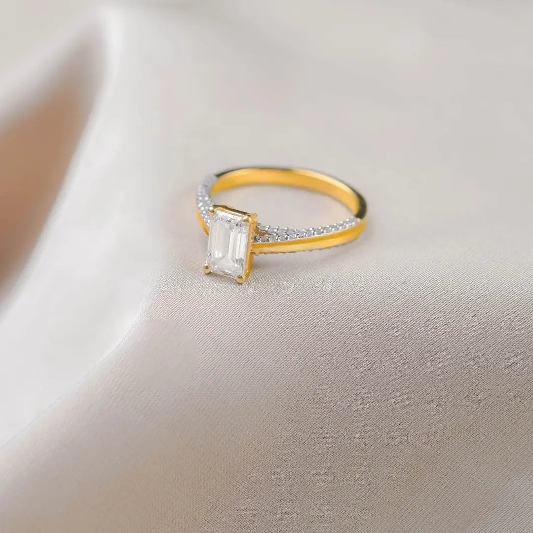 Valeria Emerald Diamond Ring Prospective View