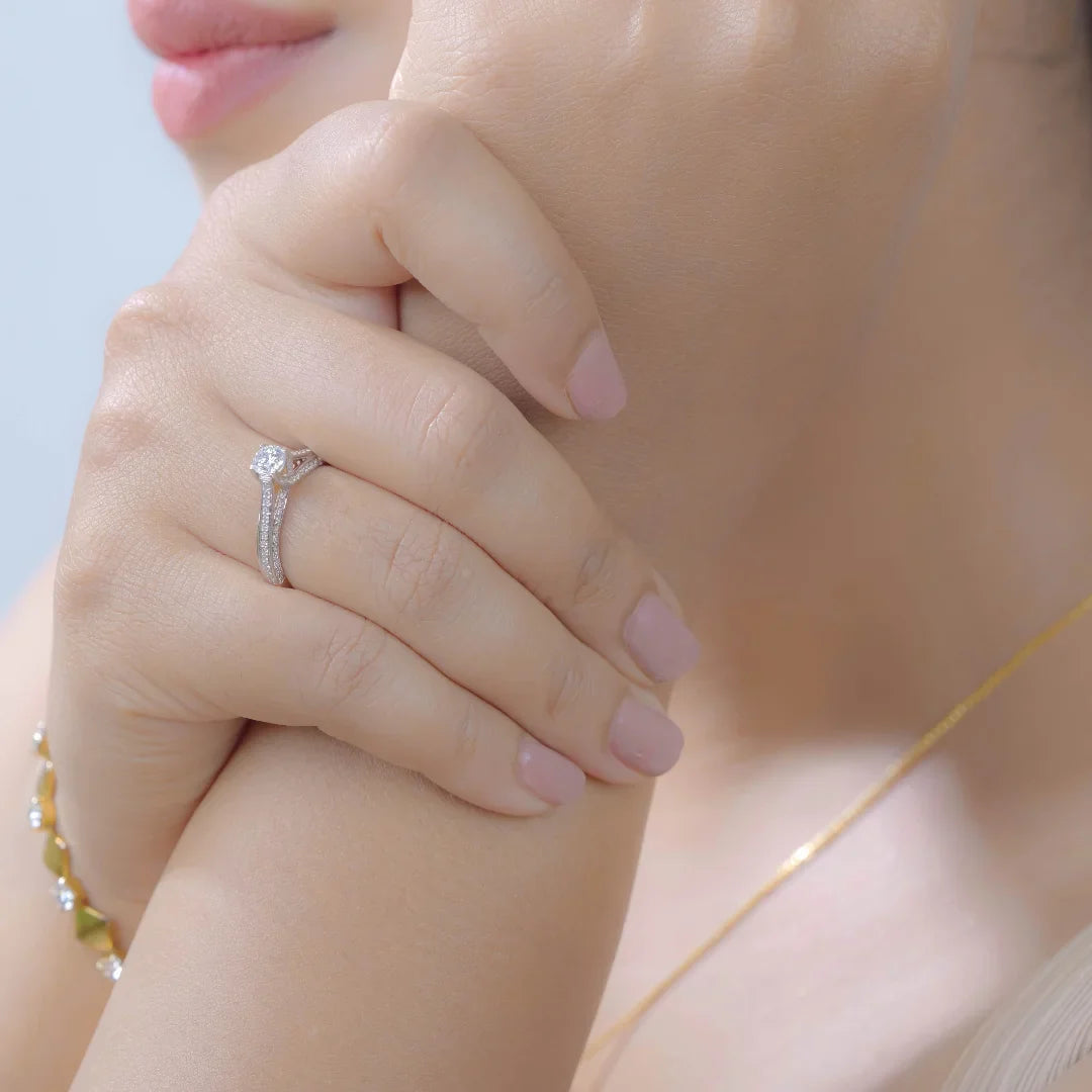 Classic Diamond Solitaire Band Prospective View
